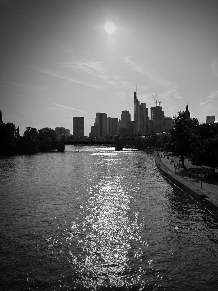 Frankfurt River Glow