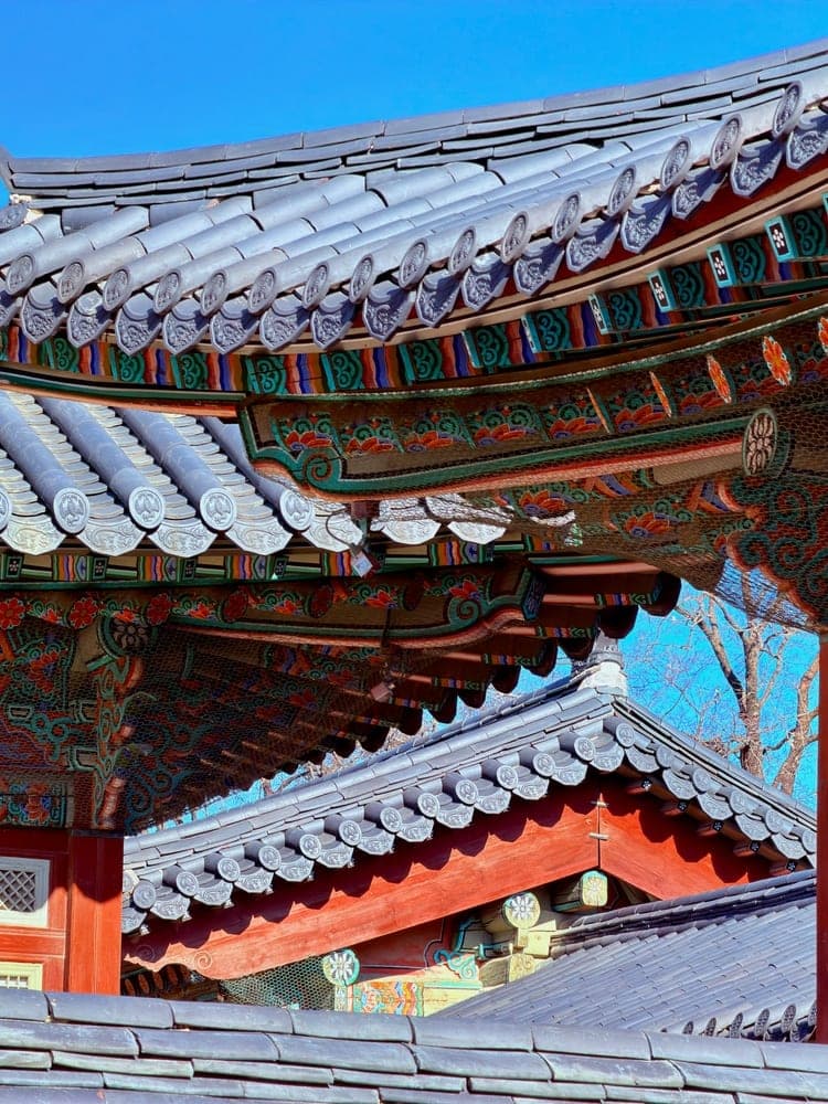 Seoul's Painted Eaves