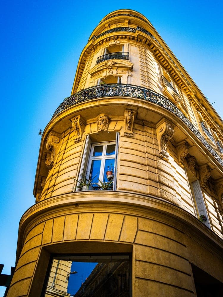 Marseille Ochre Curve