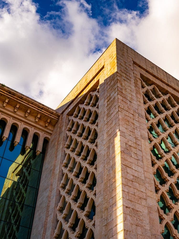 Tunis Geometric Echoes