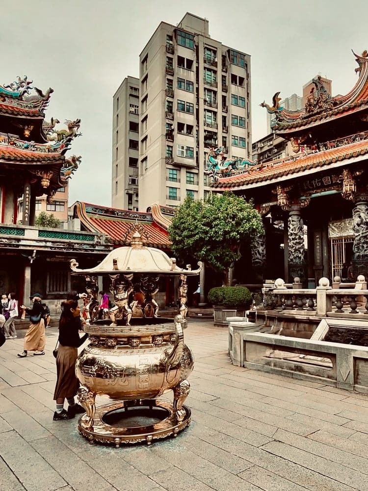 Golden Incense, Taipei Sky